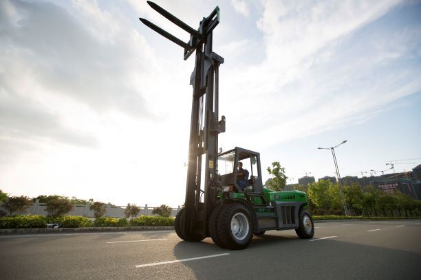 Empilhadeira pesada a diesel de 16 toneladas cor verde