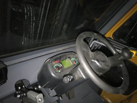 2.5 Ton Small Forklift Truck Engine LPG