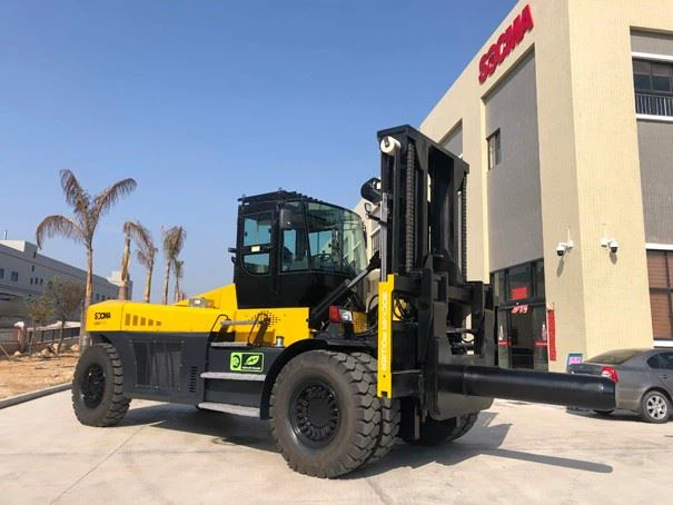 32 Ton Forklift Attached With Prong