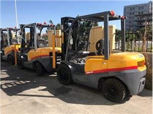 3 toneladas de caminhão de empilhadeira diesel pequeno trabalho em contêiner e anexo do armazém turno lateral