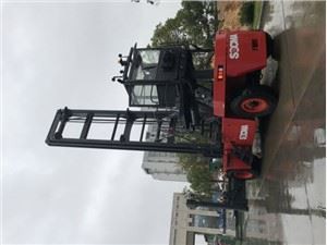 Trabalho de manipulador de contêineres vazio para depósito de contêineres vazios