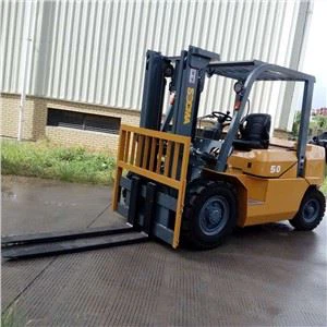 Pequeno trabalho de empilhadeira diesel de 5 toneladas em altura de elevação de contêiner 4,5 metros